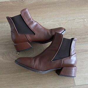 Tibi Dakota Chelsea Boots/brown